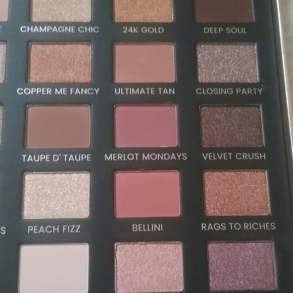 💫ICONIC LONDON 'Day To Slay' Neutral Eyeshadow Palette - Picture 2 of 4